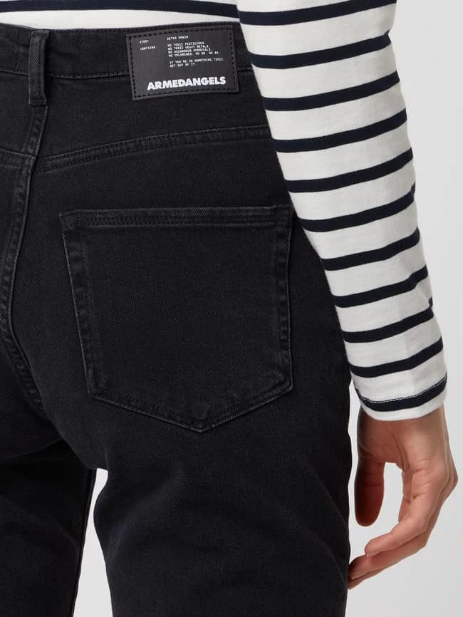 Armedangels Slim Fit Cropped Jeans Aus Bio-Baumwollmischung Modell 'Lejaa' - Schwarz 5 Armedangels Slim Fit Cropped Jeans Aus Bio-Baumwollmischung Modell 'Lejaa' - Schwarz – Bild 3