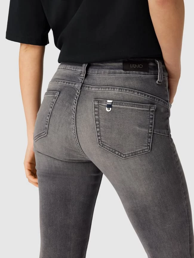 Liu Jo White Jeans Mit Label-Detail Modell 'DIVINE' - Mittelgrau 4 Liu Jo White Jeans Mit Label-Detail Modell 'DIVINE' - Mittelgrau – Bild 3