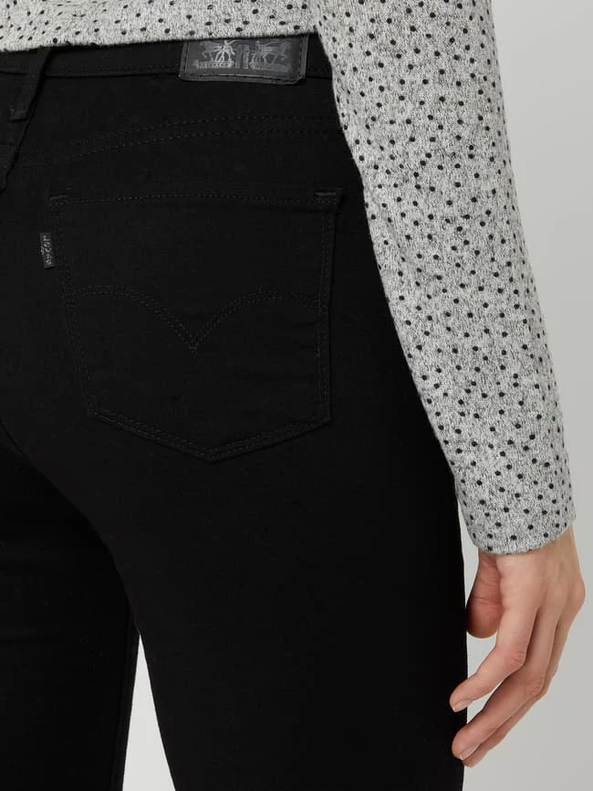 Levi's® 300 Shaping Super Skinny Fit Jeans Mit Stretch-Anteil Modell 310 - 'Water<Less™' - Schwarz 4 Levi's® 300 Shaping Super Skinny Fit Jeans Mit Stretch-Anteil Modell 310 - 'Water<Less™' - Schwarz – Bild 3